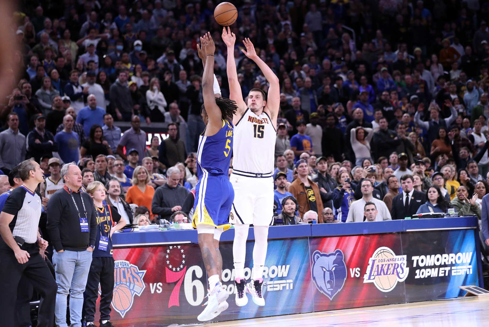 Warriors vs Nuggets: Jokics Buzzer-Beater Secures Denvers 130-127 Victory