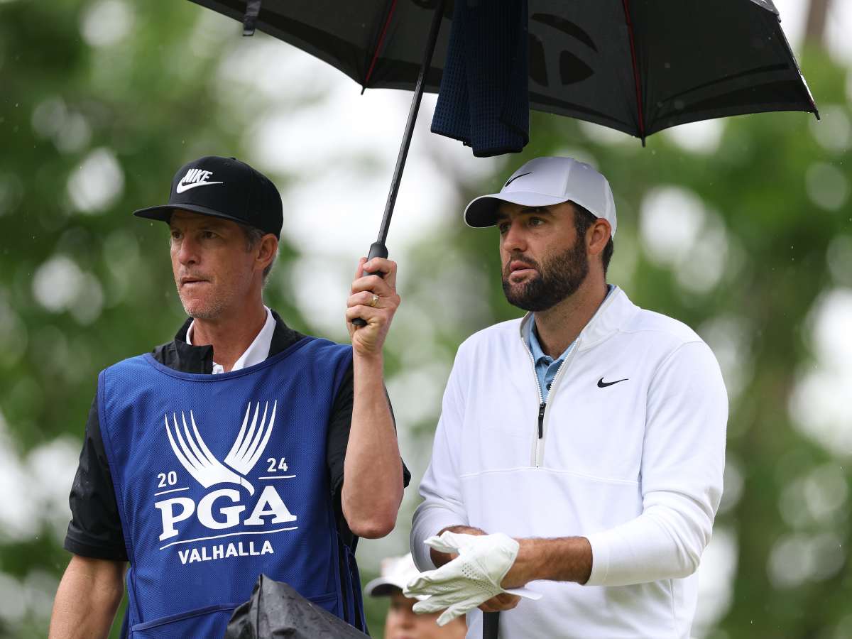 How Much Do Caddies Make on the PGA Tour? Salary and Bonus Breakdown