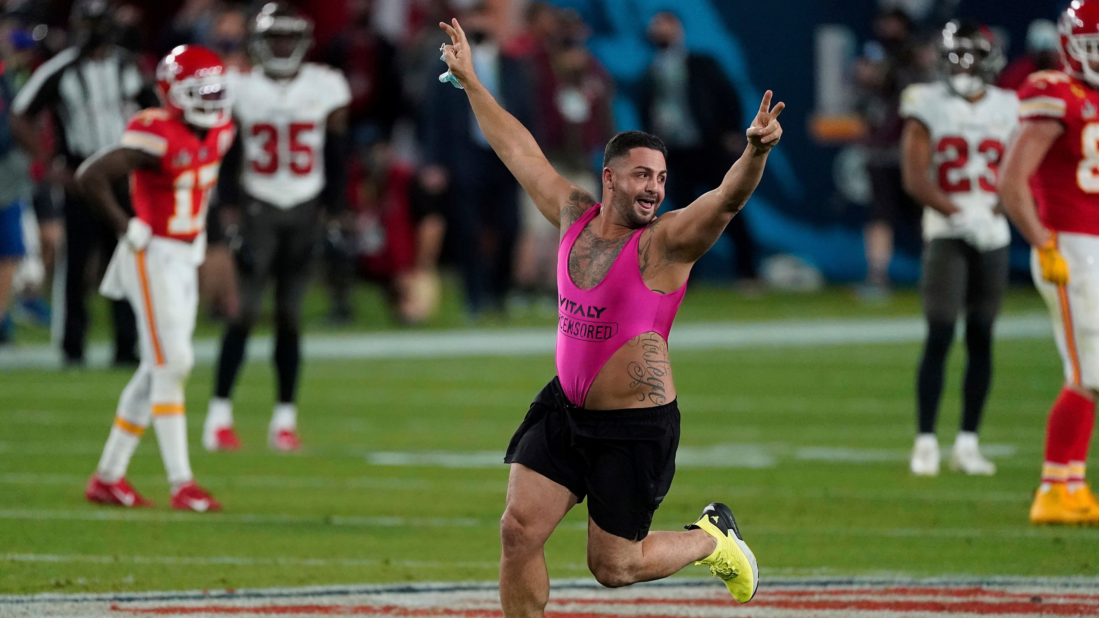 Streaker at Super Bowl Goes Viral, Social Media Explodes