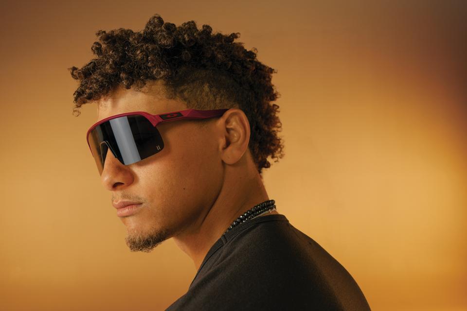 Pat Mahomes and Oakley: A Winning Sunglasses Partnership