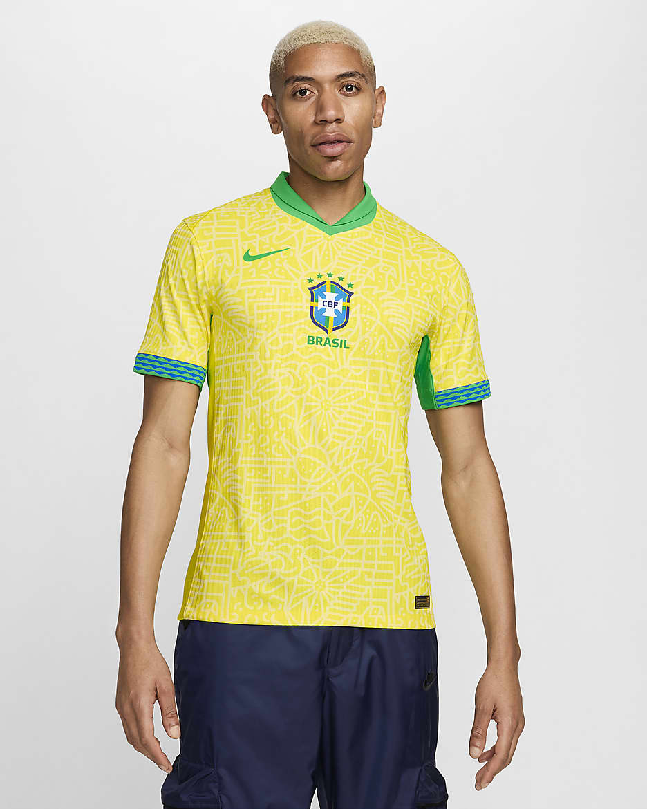 Shop the latest Brazil football team kit: Classic look for every supporter!