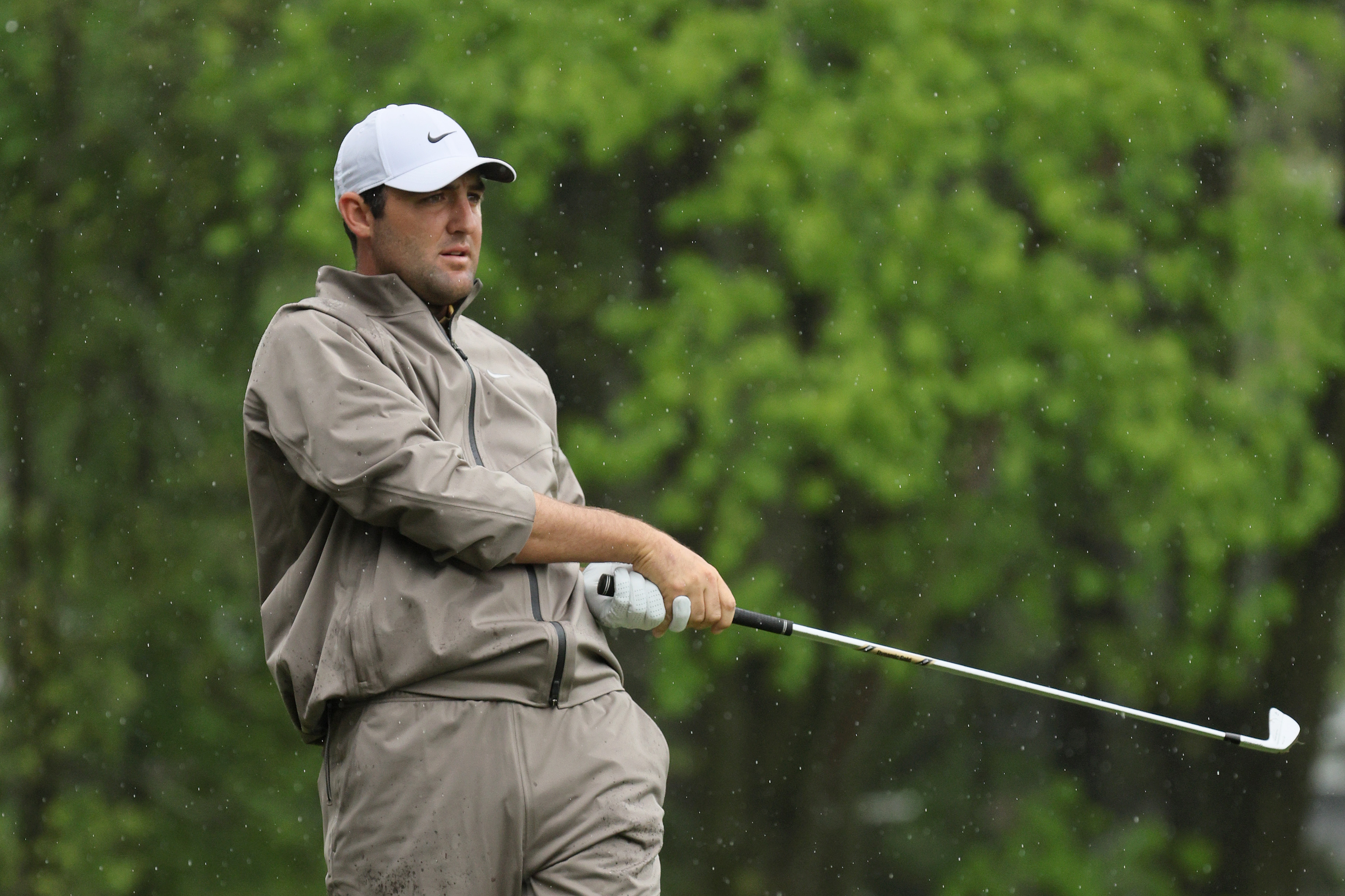 Shop the Scottie Scheffler Nike Rain Suit: Dont Let Rain Ruin Your Game!