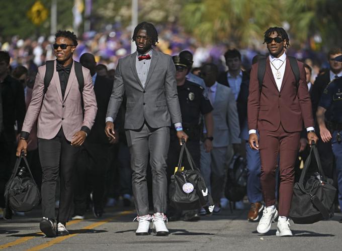 Suit Up! How Many Players Dress for a College Football Game? Get the Inside Info!