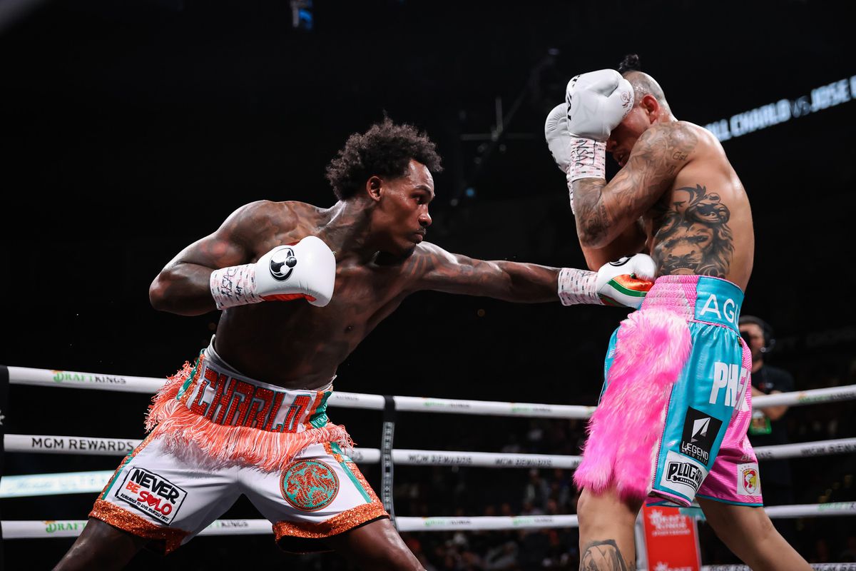 Charlo vs Benavidez: Latest Odds! (Heres Who the Bookies Are Picking to Win the Fight)