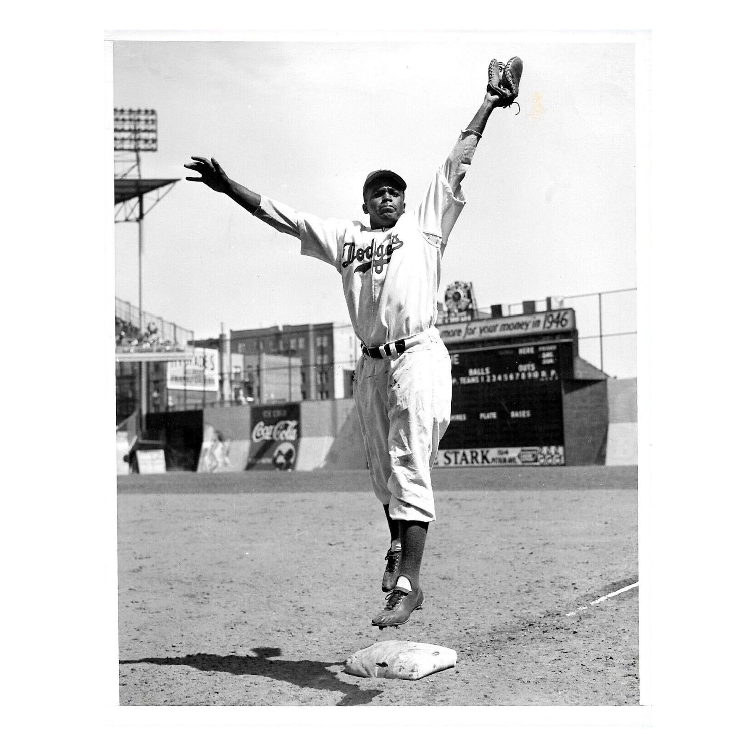 Rare Jackie Robinson Contract Photo: A Glimpse into Baseball History!