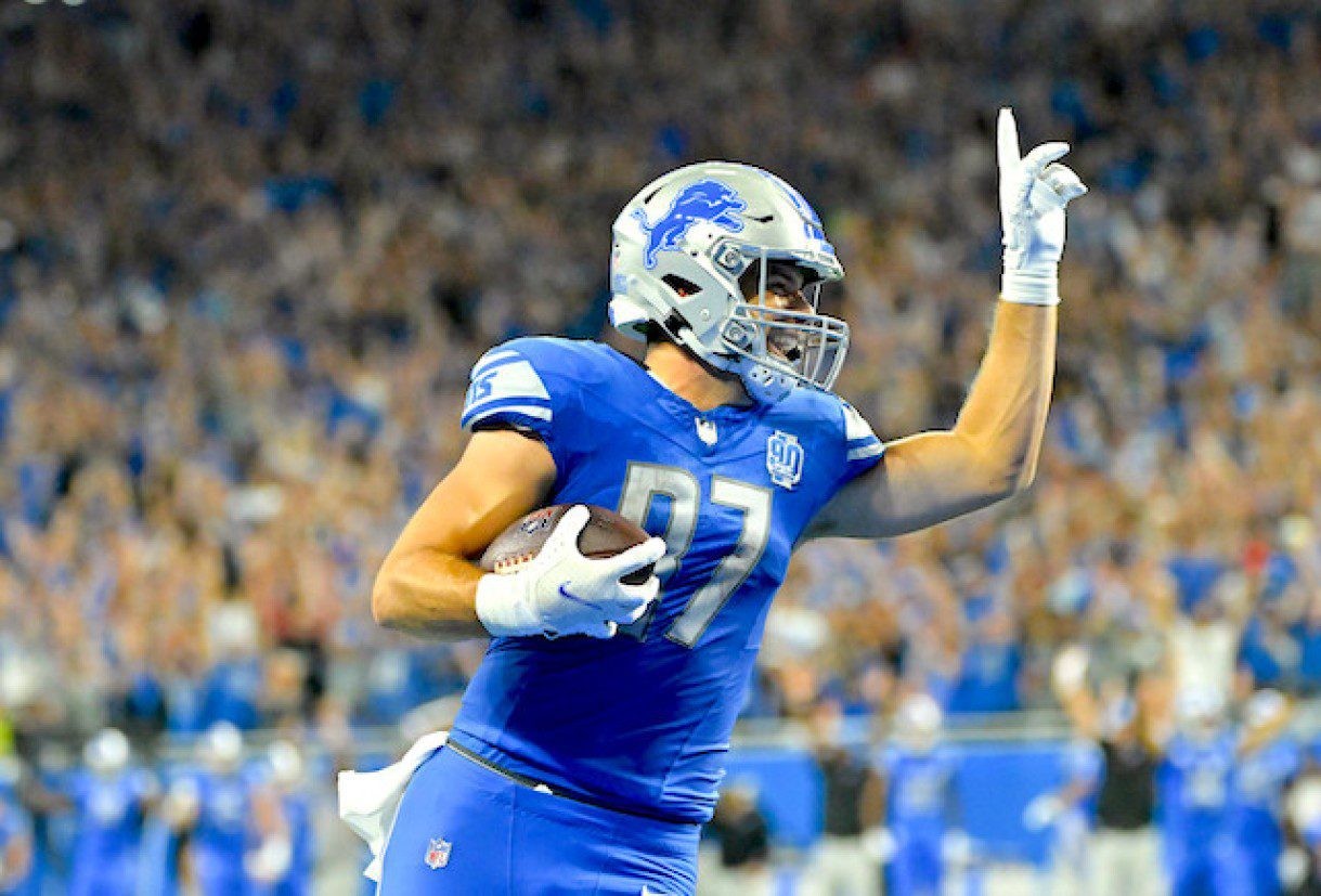 Is Sam Laporta or Hunter Henry the Top Fantasy TE Option This Week?